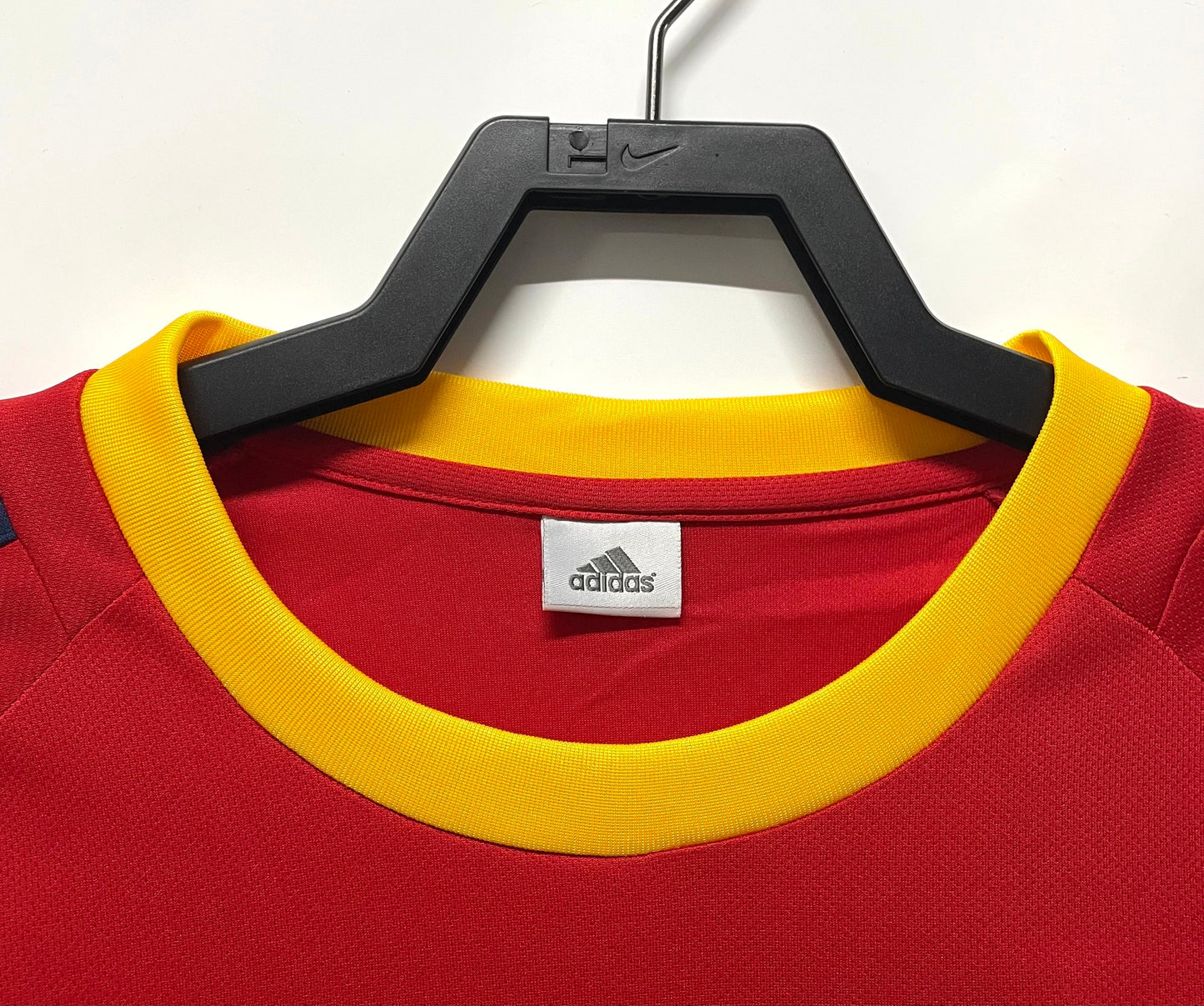 Man's Retro Jersey Spain National Team - 2002