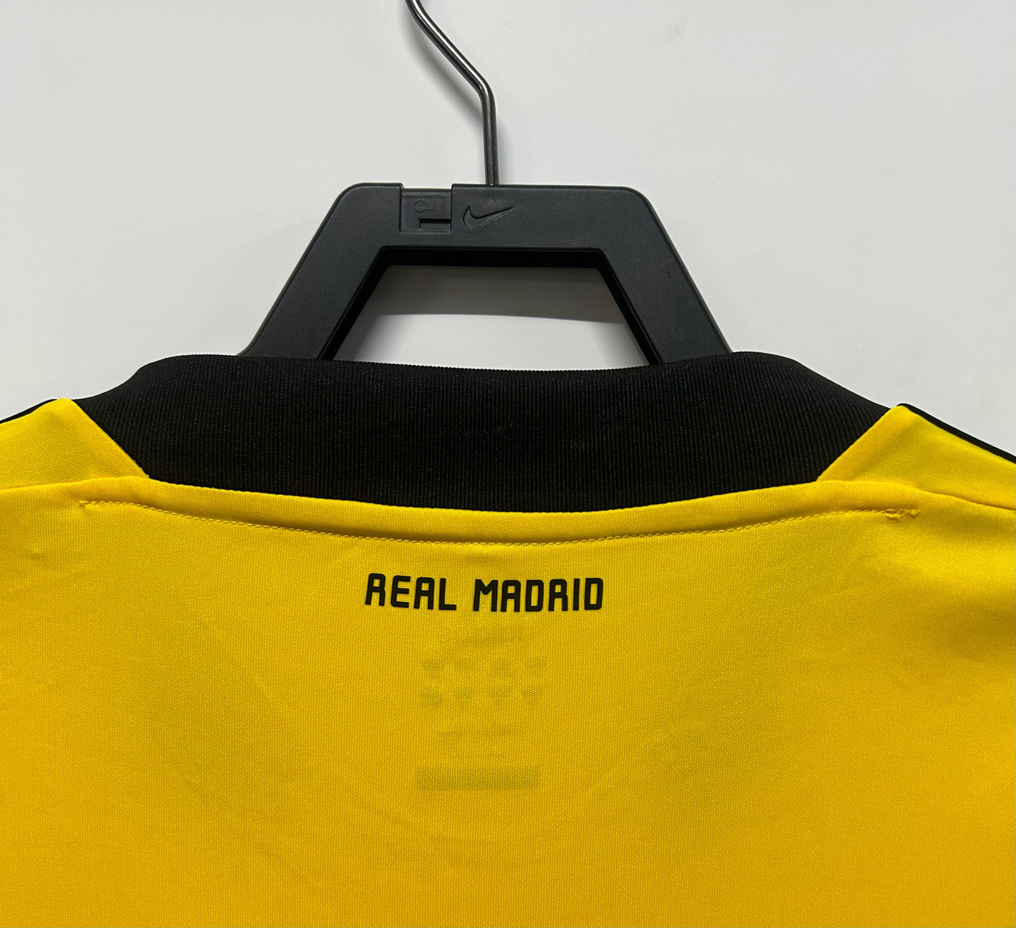 Man's Retro Jersey Real Madrid Team yellow GK - 2011/2012