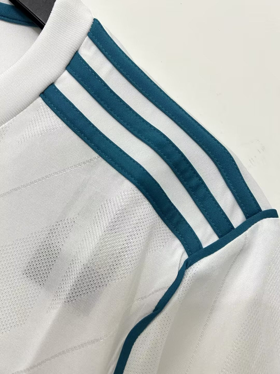 Camiseta Retro de Hombre Real Madrid - Temporada 2017/18