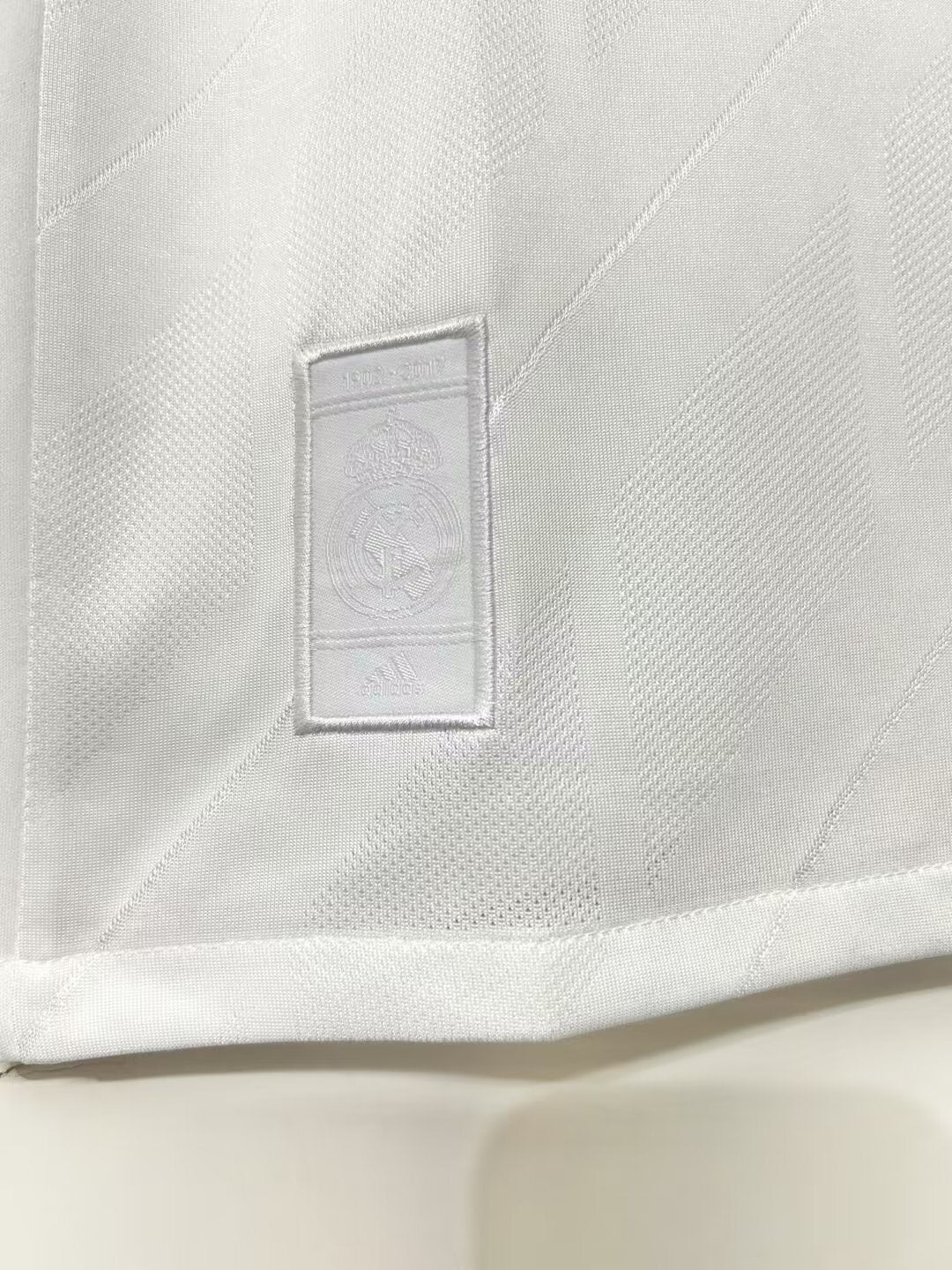 Camiseta Retro de Hombre Real Madrid - Temporada 2017/18