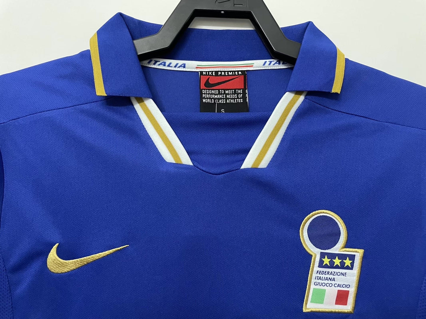 Man's Retro Jersey Italy National Team - 1996