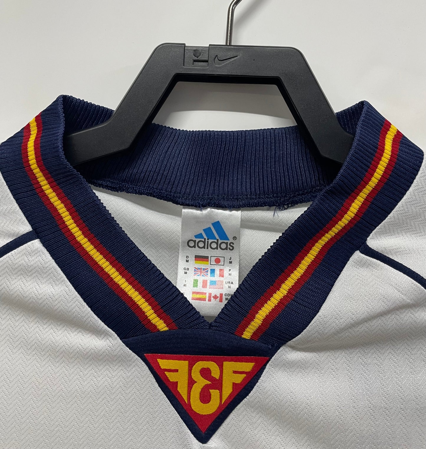 Man's Retro Jersey Spain National Team Away - 1998